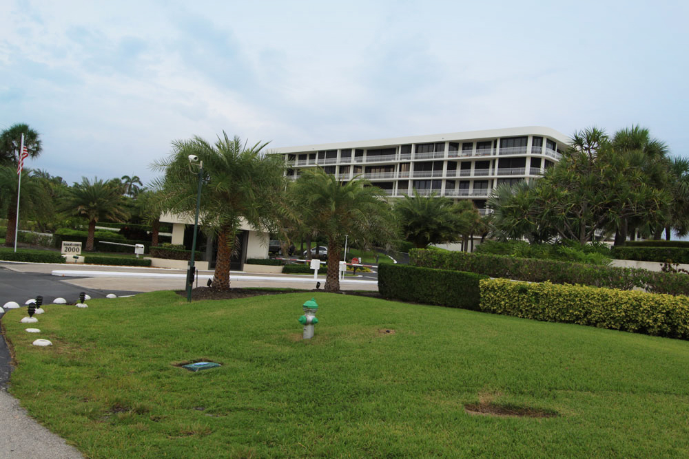 Sloan's Curve 2000 - Palm Beach County Waterfront Condos